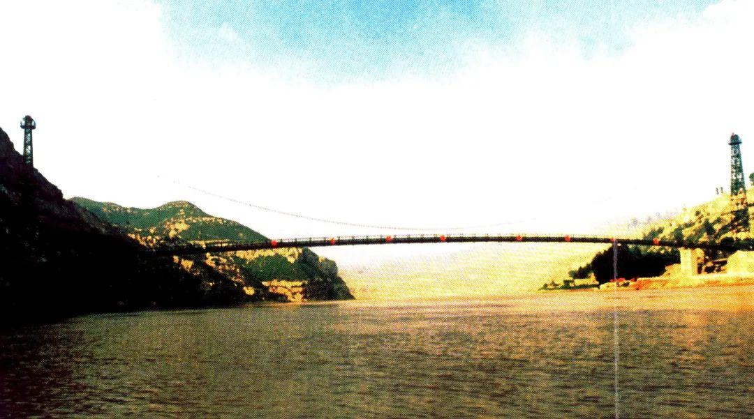 管道是如何跨越大江大河的？