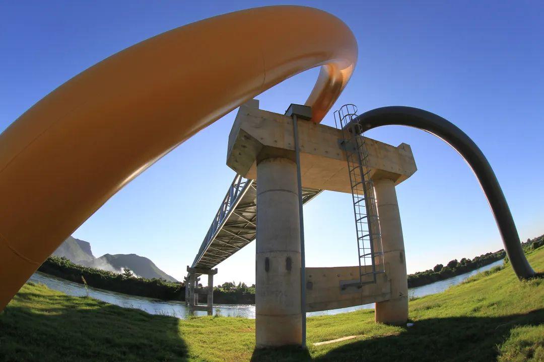 管道是如何跨越大江大河的？