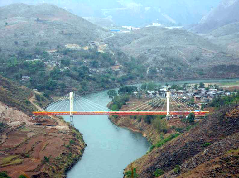 管道是如何跨越大江大河的？