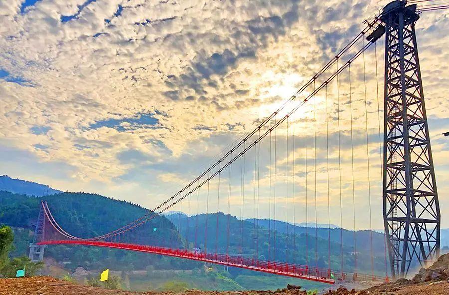 管道是如何跨越大江大河的？